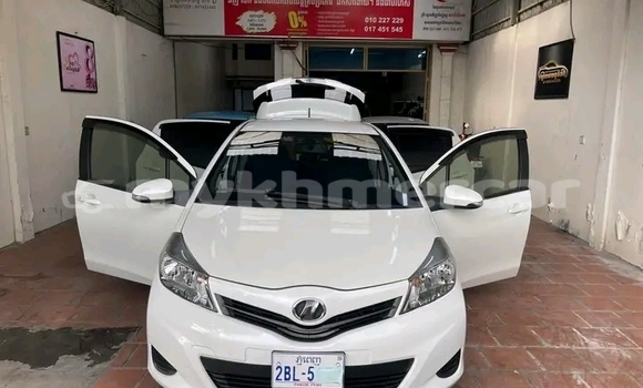 Buy Used Toyota Vitz White Car in Cheom Ksan in Preah Vihear Province Buy Used Toyota Vitz White Car in Cheom Ksan in Preah Vihear Province