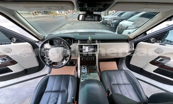 Buy Used Range Rover Evoque White Car in Chbar Mon in Kampong Speu Province Buy Used Range Rover Evoque White Car in Chbar Mon in Kampong Speu Province