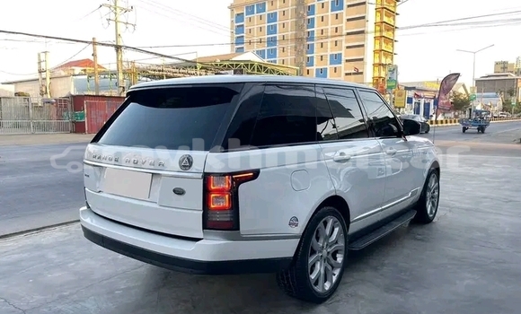 Buy Used Range Rover Evoque White Car in Chbar Mon in Kampong Speu Province Buy Used Range Rover Evoque White Car in Chbar Mon in Kampong Speu Province