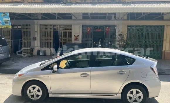 Buy Used Toyota Prius Black Car in Cheom Ksan in Preah Vihear Province Buy Used Toyota Prius Black Car in Cheom Ksan in Preah Vihear Province