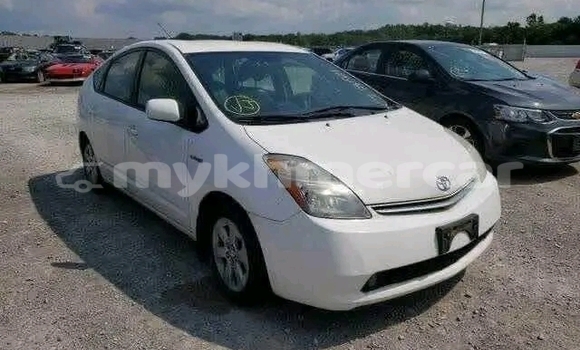 Buy Used Toyota Prius White Car in Chbar Mon in Kampong Speu Province Buy Used Toyota Prius White Car in Chbar Mon in Kampong Speu Province