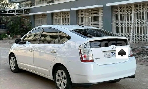 Buy Used Toyota Prius White Car in Chbar Mon in Kampong Speu Province Buy Used Toyota Prius White Car in Chbar Mon in Kampong Speu Province
