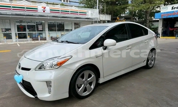 Buy Used Toyota Prius White Car in Chbar Mon in Kampong Speu Province Buy Used Toyota Prius White Car in Chbar Mon in Kampong Speu Province