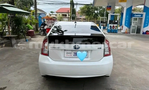 Buy Used Toyota Prius White Car in Chbar Mon in Kampong Speu Province Buy Used Toyota Prius White Car in Chbar Mon in Kampong Speu Province