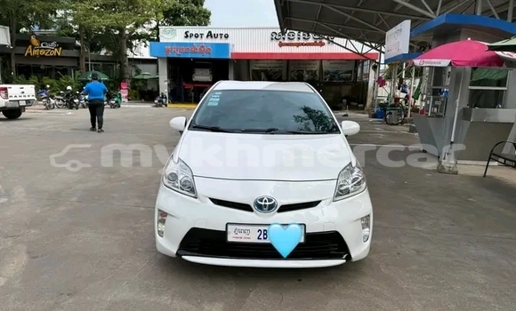 Buy Used Toyota Prius White Car in Chbar Mon in Kampong Speu Province Buy Used Toyota Prius White Car in Chbar Mon in Kampong Speu Province