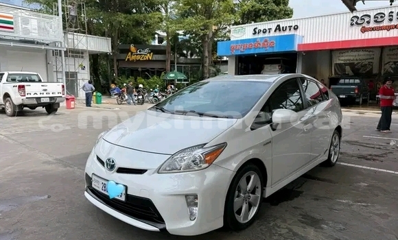 Buy Used Toyota Prius White Car in Chbar Mon in Kampong Speu Province Buy Used Toyota Prius White Car in Chbar Mon in Kampong Speu Province