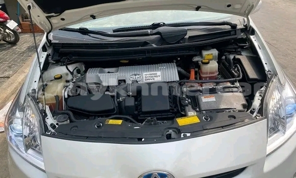 Buy Used Toyota Prius White Car in Chbar Mon in Kampong Speu Province Buy Used Toyota Prius White Car in Chbar Mon in Kampong Speu Province