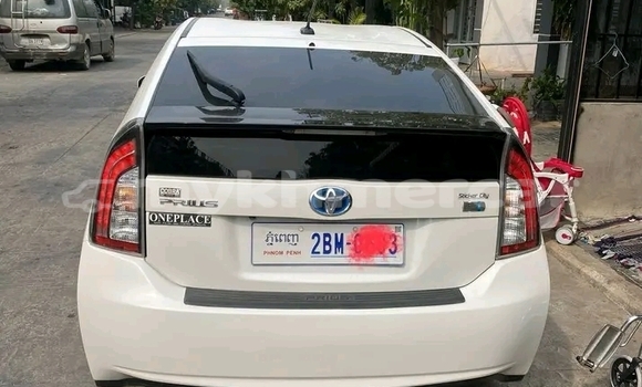 Buy Used Toyota Prius White Car in Chbar Mon in Kampong Speu Province Buy Used Toyota Prius White Car in Chbar Mon in Kampong Speu Province