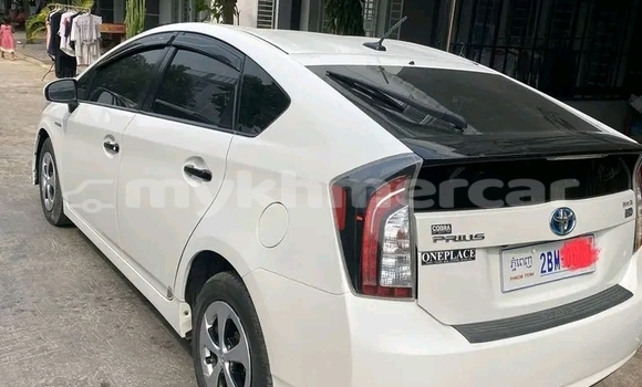 Buy Used Toyota Prius White Car in Chbar Mon in Kampong Speu Province Buy Used Toyota Prius White Car in Chbar Mon in Kampong Speu Province