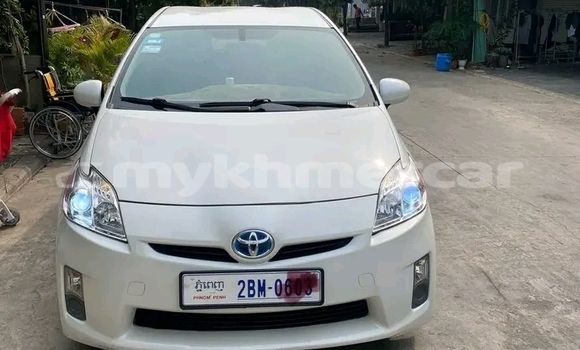 Buy Used Toyota Prius White Car in Chbar Mon in Kampong Speu Province Buy Used Toyota Prius White Car in Chbar Mon in Kampong Speu Province