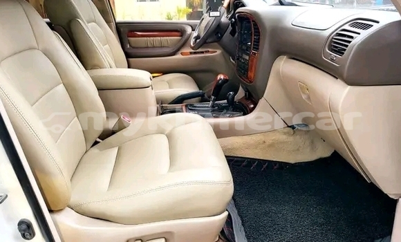 Buy Used Lexus LX 570 White Car in Chbar Mon in Kampong Speu Province Buy Used Lexus LX 570 White Car in Chbar Mon in Kampong Speu Province