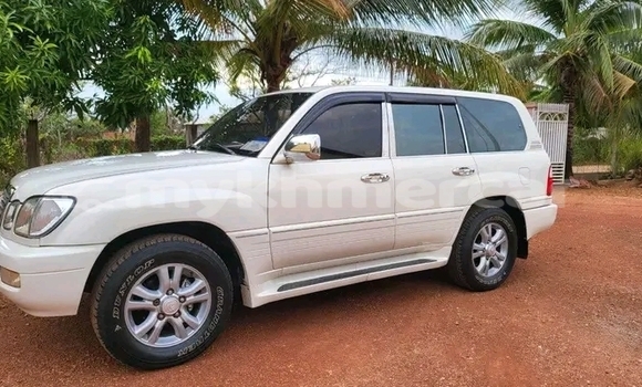 Buy Used Lexus LX 570 White Car in Chbar Mon in Kampong Speu Province Buy Used Lexus LX 570 White Car in Chbar Mon in Kampong Speu Province