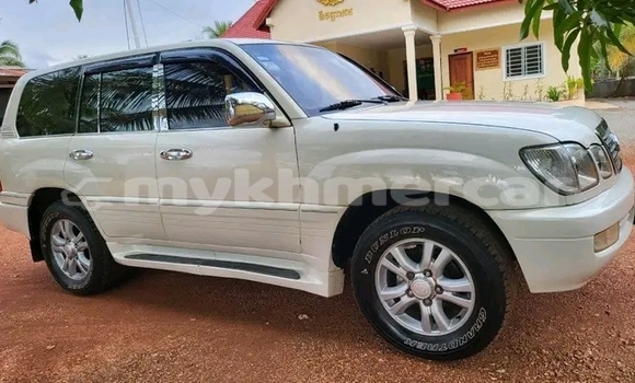Buy Used Lexus LX 570 White Car in Chbar Mon in Kampong Speu Province Buy Used Lexus LX 570 White Car in Chbar Mon in Kampong Speu Province