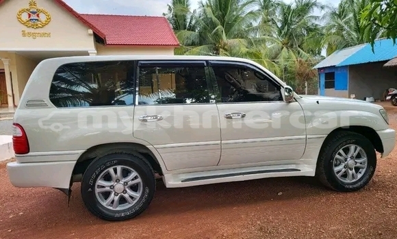 Buy Used Lexus LX 570 White Car in Chbar Mon in Kampong Speu Province Buy Used Lexus LX 570 White Car in Chbar Mon in Kampong Speu Province
