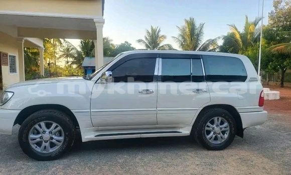 Buy Used Lexus LX 570 White Car in Chbar Mon in Kampong Speu Province Buy Used Lexus LX 570 White Car in Chbar Mon in Kampong Speu Province