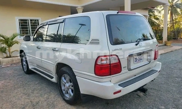 Buy Used Lexus LX 570 White Car in Chbar Mon in Kampong Speu Province Buy Used Lexus LX 570 White Car in Chbar Mon in Kampong Speu Province