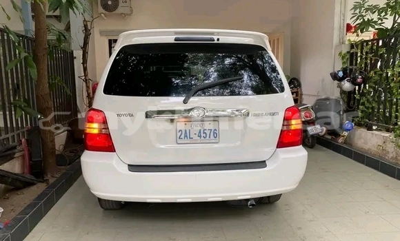 Buy Used Toyota Highlander White Car in Chbar Mon in Kampong Speu Province Buy Used Toyota Highlander White Car in Chbar Mon in Kampong Speu Province