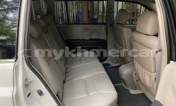 Buy Used Toyota Highlander White Car in Chbar Mon in Kampong Speu Province Buy Used Toyota Highlander White Car in Chbar Mon in Kampong Speu Province