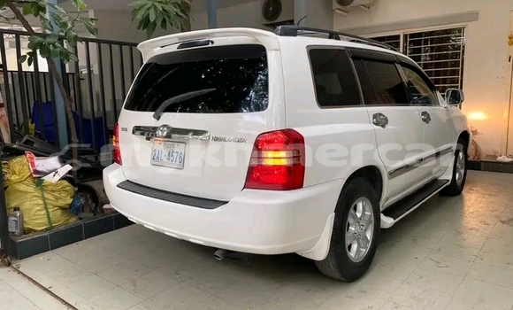 Buy Used Toyota Highlander White Car in Chbar Mon in Kampong Speu Province Buy Used Toyota Highlander White Car in Chbar Mon in Kampong Speu Province