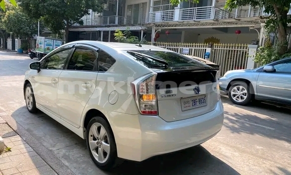 Buy Used Toyota Prius White Car in Chbar Mon in Kampong Speu Province Buy Used Toyota Prius White Car in Chbar Mon in Kampong Speu Province