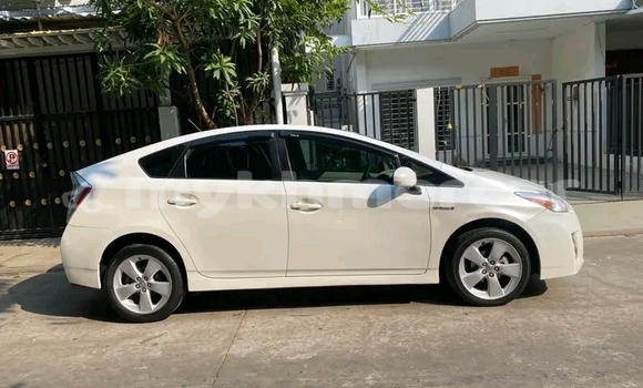 Buy Used Toyota Prius White Car in Chbar Mon in Kampong Speu Province Buy Used Toyota Prius White Car in Chbar Mon in Kampong Speu Province