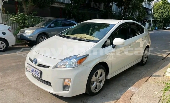 Buy Used Toyota Prius White Car in Chbar Mon in Kampong Speu Province Buy Used Toyota Prius White Car in Chbar Mon in Kampong Speu Province