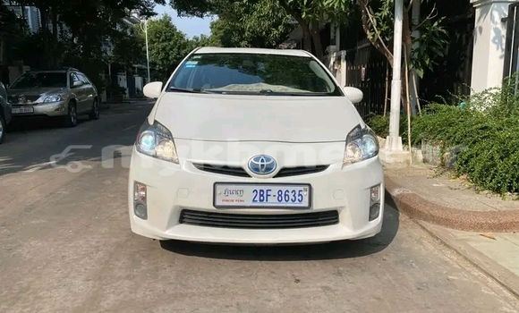 Buy Used Toyota Prius White Car in Chbar Mon in Kampong Speu Province Buy Used Toyota Prius White Car in Chbar Mon in Kampong Speu Province