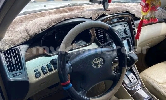 Buy Used Toyota Highlander White Car in Kratié in Kratié Province Buy Used Toyota Highlander White Car in Kratié in Kratié Province