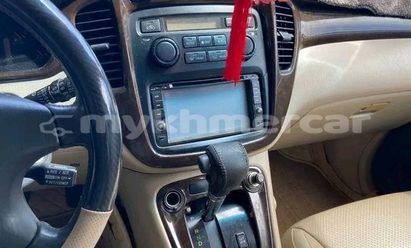 Buy Used Toyota Highlander White Car in Kratié in Kratié Province Buy Used Toyota Highlander White Car in Kratié in Kratié Province