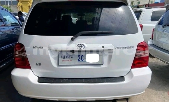 Buy Used Toyota Highlander White Car in Kratié in Kratié Province Buy Used Toyota Highlander White Car in Kratié in Kratié Province