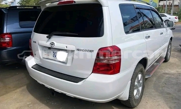 Buy Used Toyota Highlander White Car in Kratié in Kratié Province Buy Used Toyota Highlander White Car in Kratié in Kratié Province