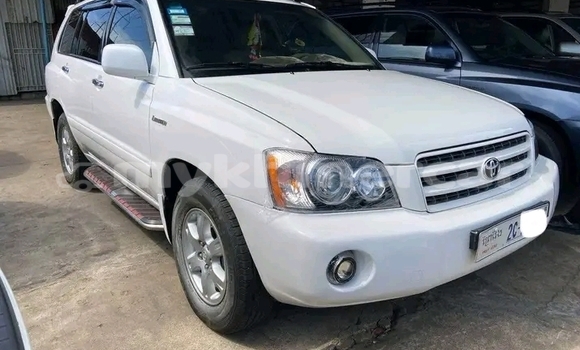 Buy Used Toyota Highlander White Car in Kratié in Kratié Province Buy Used Toyota Highlander White Car in Kratié in Kratié Province