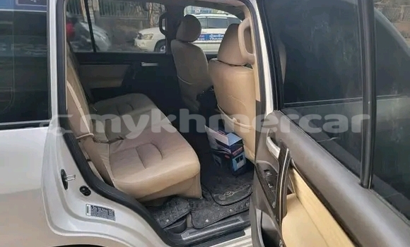 Buy Used Toyota Land Cruiser White Car in Phnom Penh in Phnom Penh Buy Used Toyota Land Cruiser White Car in Phnom Penh in Phnom Penh