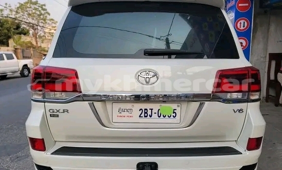 Buy Used Toyota Land Cruiser White Car in Phnom Penh in Phnom Penh Buy Used Toyota Land Cruiser White Car in Phnom Penh in Phnom Penh