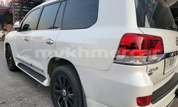 Buy Used Toyota Land Cruiser White Car in Phnom Penh in Phnom Penh Buy Used Toyota Land Cruiser White Car in Phnom Penh in Phnom Penh