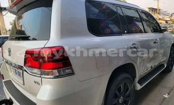 Buy Used Toyota Land Cruiser White Car in Phnom Penh in Phnom Penh Buy Used Toyota Land Cruiser White Car in Phnom Penh in Phnom Penh