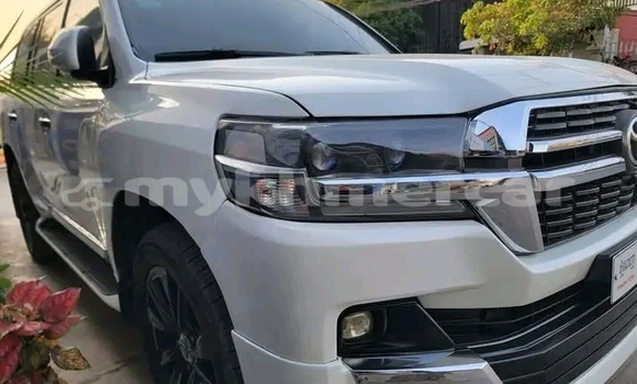 Buy Used Toyota Land Cruiser White Car in Phnom Penh in Phnom Penh Buy Used Toyota Land Cruiser White Car in Phnom Penh in Phnom Penh