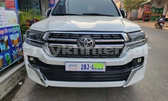 Buy Used Toyota Land Cruiser White Car in Phnom Penh in Phnom Penh Buy Used Toyota Land Cruiser White Car in Phnom Penh in Phnom Penh