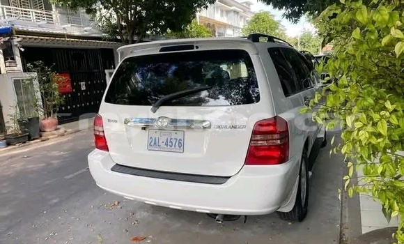 Buy Used Toyota Highlander White Car in Chbar Mon in Kampong Speu Province Buy Used Toyota Highlander White Car in Chbar Mon in Kampong Speu Province