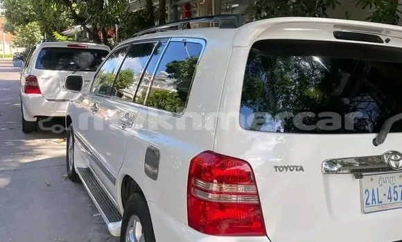 Buy Used Toyota Highlander White Car in Chbar Mon in Kampong Speu Province Buy Used Toyota Highlander White Car in Chbar Mon in Kampong Speu Province