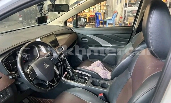 Buy Used Toyota Windom White Car in Moung Ruessei in Battambang Province Buy Used Toyota Windom White Car in Moung Ruessei in Battambang Province