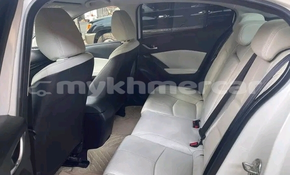 Buy Used Mazda 3 White Car in Kratié in Kratié Province Buy Used Mazda 3 White Car in Kratié in Kratié Province
