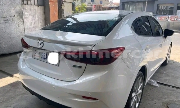 Buy Used Mazda 3 White Car in Kratié in Kratié Province Buy Used Mazda 3 White Car in Kratié in Kratié Province