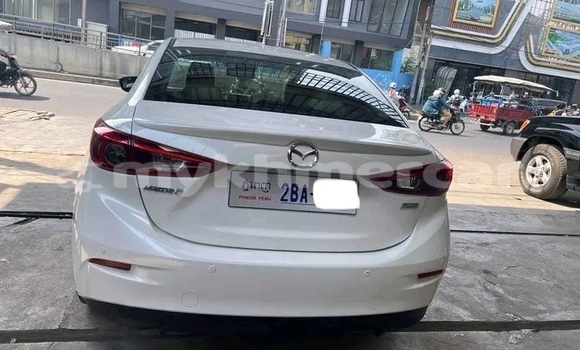 Buy Used Mazda 3 White Car in Kratié in Kratié Province Buy Used Mazda 3 White Car in Kratié in Kratié Province