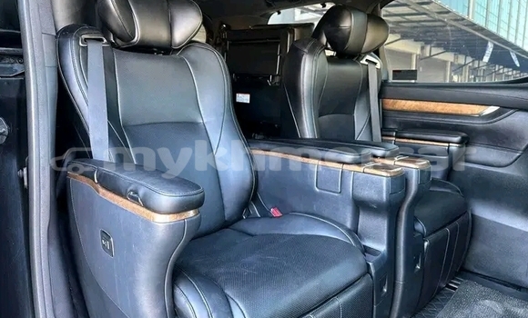 Buy Used Toyota Alphard White Car in Koulen in Preah Vihear Province Buy Used Toyota Alphard White Car in Koulen in Preah Vihear Province