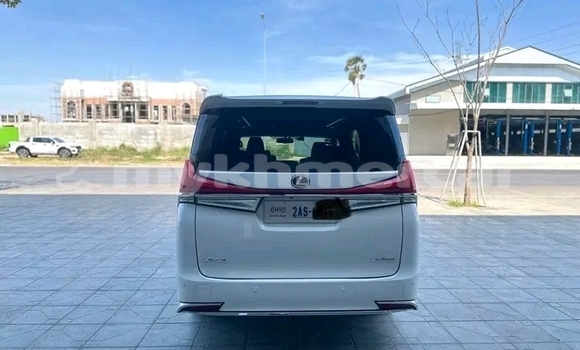 Buy Used Toyota Alphard White Car in Koulen in Preah Vihear Province Buy Used Toyota Alphard White Car in Koulen in Preah Vihear Province
