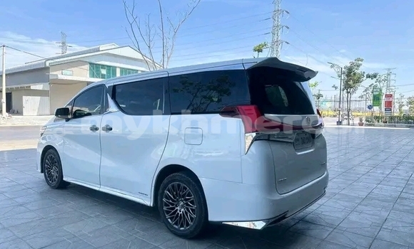 Buy Used Toyota Alphard White Car in Koulen in Preah Vihear Province Buy Used Toyota Alphard White Car in Koulen in Preah Vihear Province