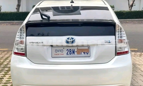 Buy Used Toyota Prius White Car in Neak Leung in Prey Veng Province Buy Used Toyota Prius White Car in Neak Leung in Prey Veng Province