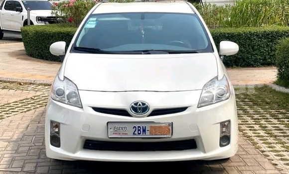 Buy Used Toyota Prius White Car in Neak Leung in Prey Veng Province Buy Used Toyota Prius White Car in Neak Leung in Prey Veng Province