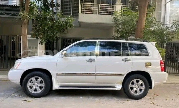 Buy Used Toyota Highlander White Car in Chbar Mon in Kampong Speu Province Buy Used Toyota Highlander White Car in Chbar Mon in Kampong Speu Province